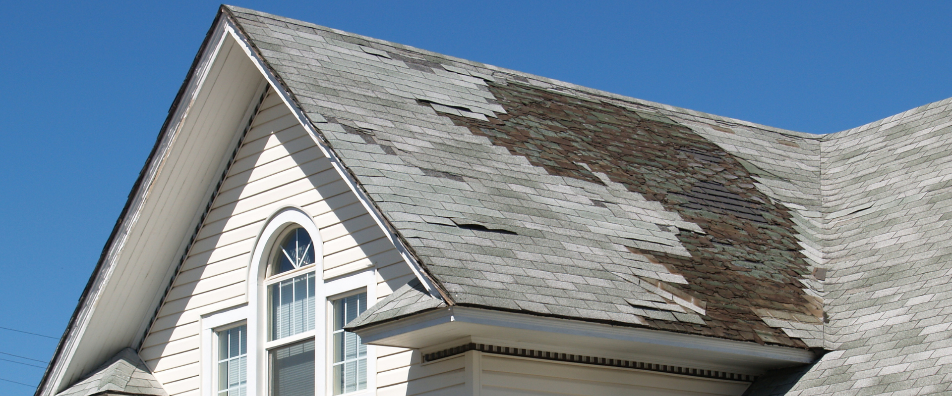 Common Signs It’s Time for Roof Repair in Navarre During Storm Season